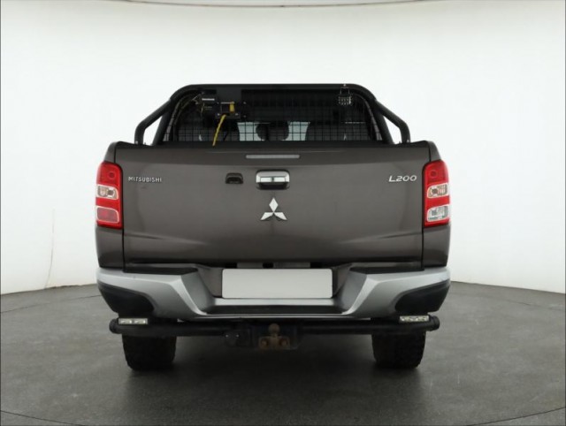 Mitsubishi L200  2.4 DI-D Invite