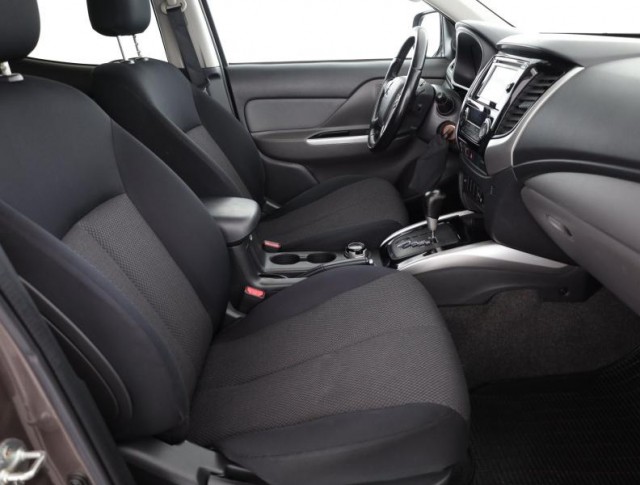 Mitsubishi L200  2.4 DI-D Invite