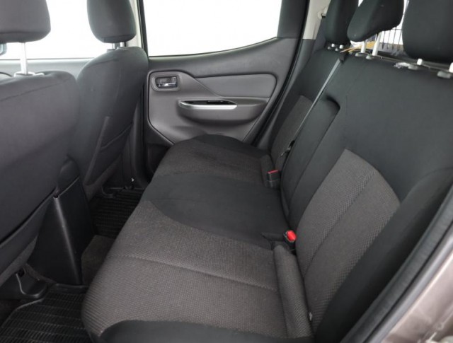 Mitsubishi L200  2.4 DI-D Invite