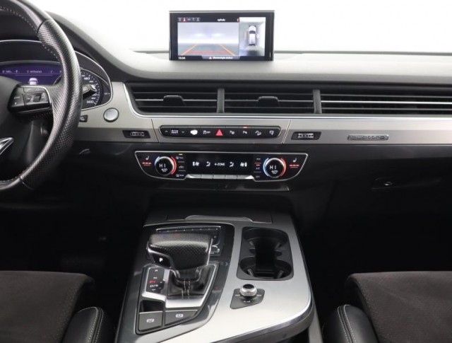 Audi Q7  3.0 TDI S-Line