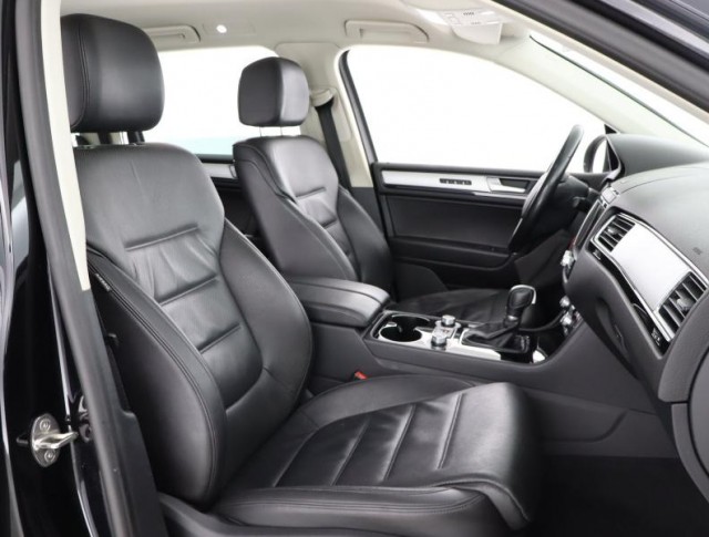 Volkswagen Touareg  3.0 TDI 