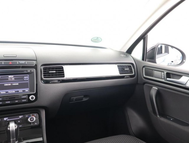 Volkswagen Touareg  3.0 TDI 