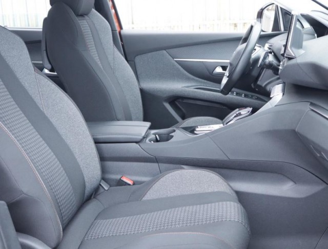 Peugeot 5008  PureTech 130 Active Pack