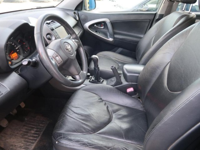 Toyota RAV 4  2.0 VVT-i 