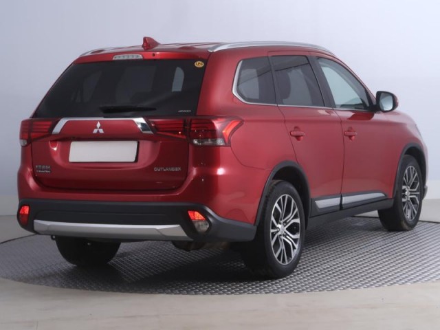 Mitsubishi Outlander  2.0 Intense