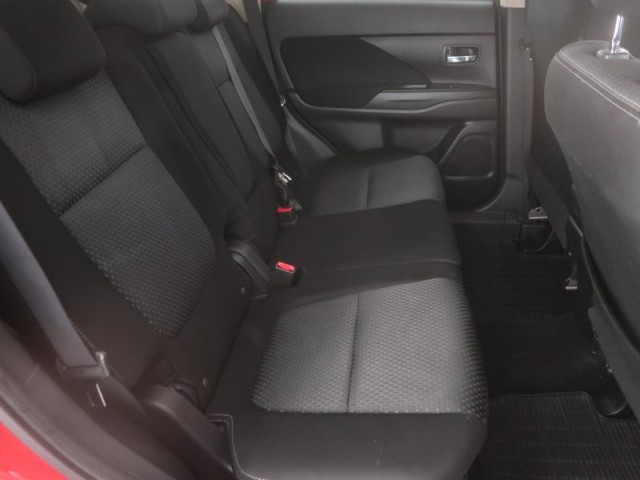 Mitsubishi Outlander  2.0 Intense