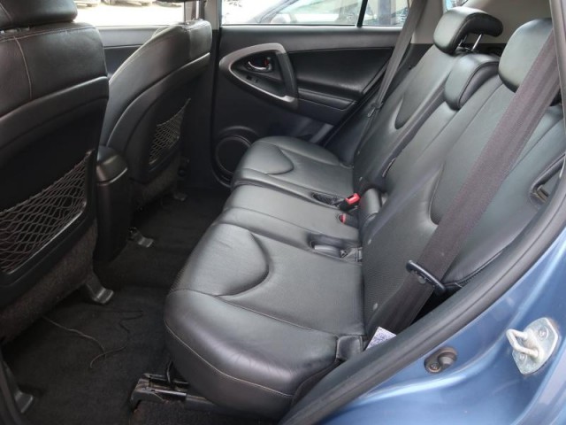 Toyota RAV 4  2.0 VVT-i 