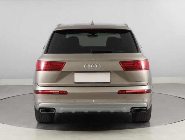 Audi Q7  3.0 TDI 