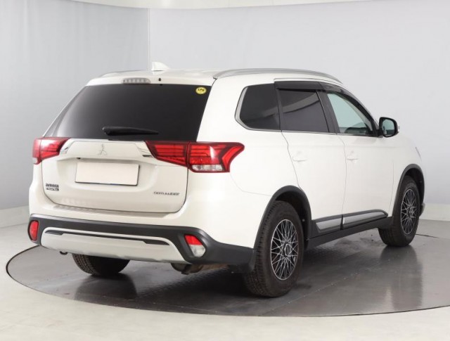 Mitsubishi Outlander  2.0 Intense