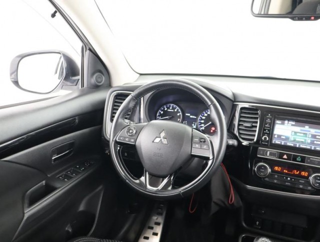 Mitsubishi Outlander  2.0 Intense