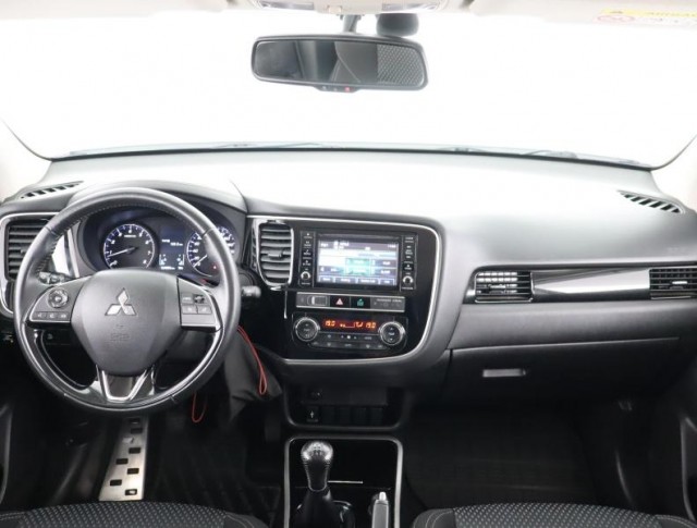 Mitsubishi Outlander  2.0 Intense