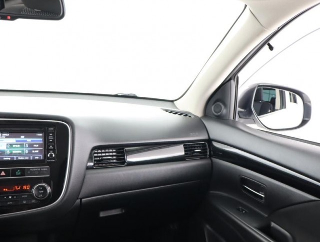 Mitsubishi Outlander  2.0 Intense