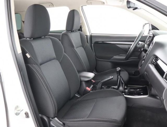 Mitsubishi Outlander  2.0 Intense