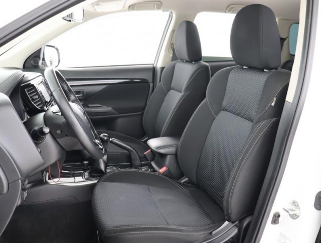 Mitsubishi Outlander  2.0 Intense