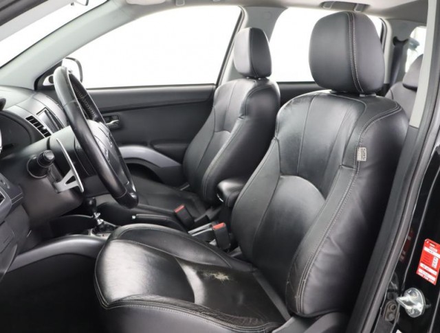 Mitsubishi Outlander  2.2 DI-D 
