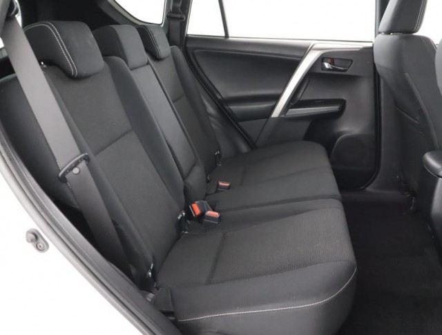 Toyota RAV 4  2.0 VVT-i 
