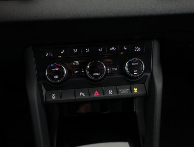 Škoda Karoq  1.5 TSI Fresh