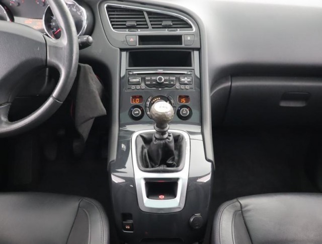 Peugeot 5008  1.6 HDi Allure