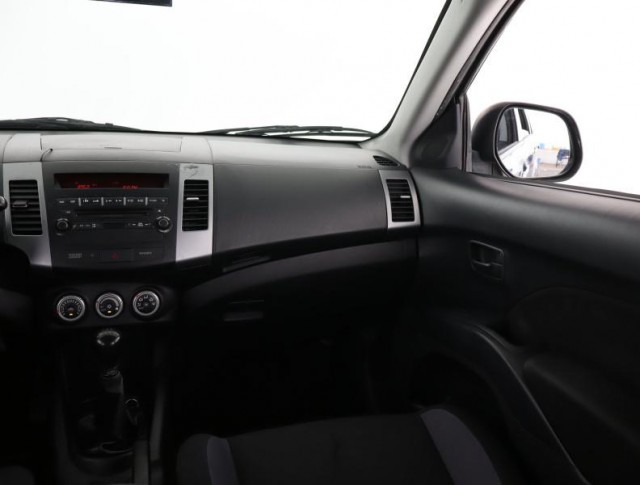 Mitsubishi Outlander  2.4 MIVEC 
