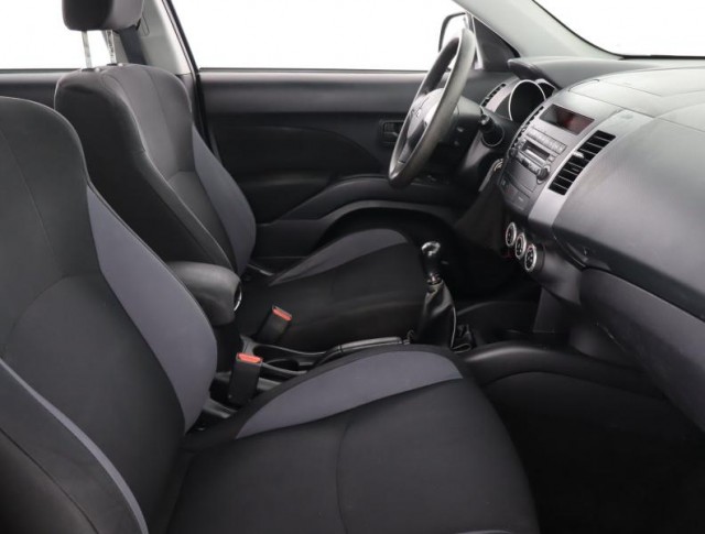 Mitsubishi Outlander  2.4 MIVEC 