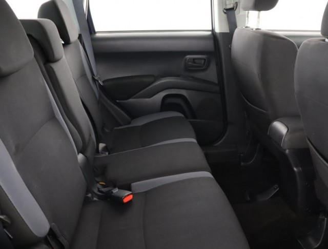 Mitsubishi Outlander  2.4 MIVEC 