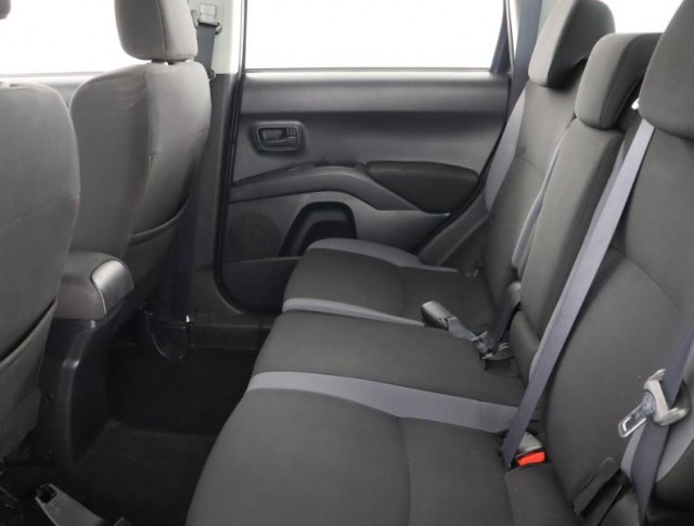 Mitsubishi Outlander  2.4 MIVEC 