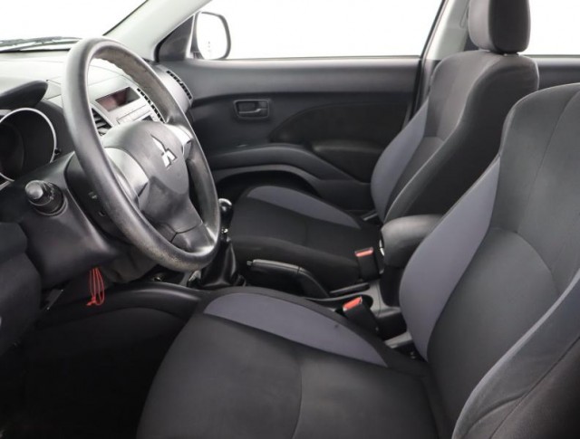 Mitsubishi Outlander  2.4 MIVEC 