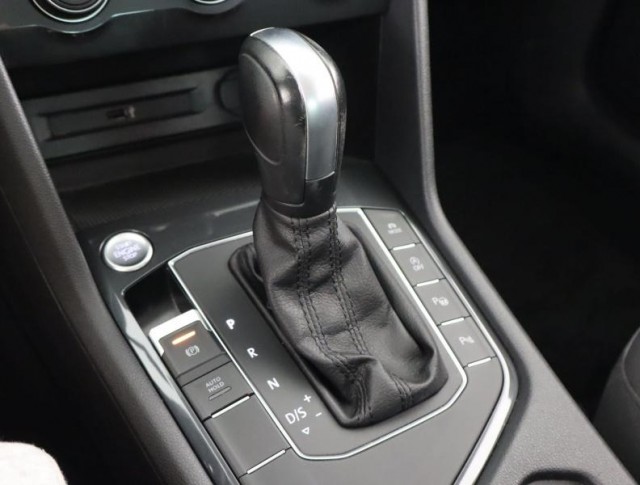 Volkswagen Tiguan  1.5 TSI R-Line