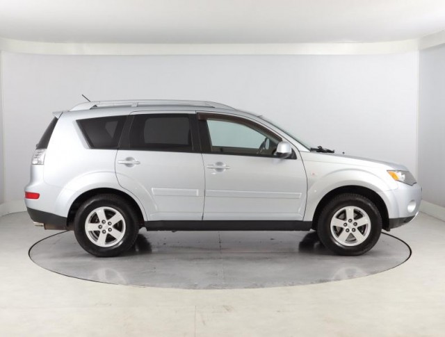 Mitsubishi Outlander  2.4 MIVEC 