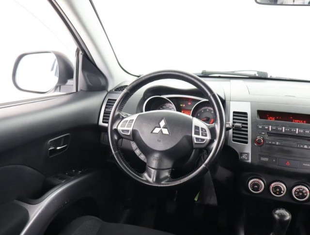 Mitsubishi Outlander  2.4 MIVEC 
