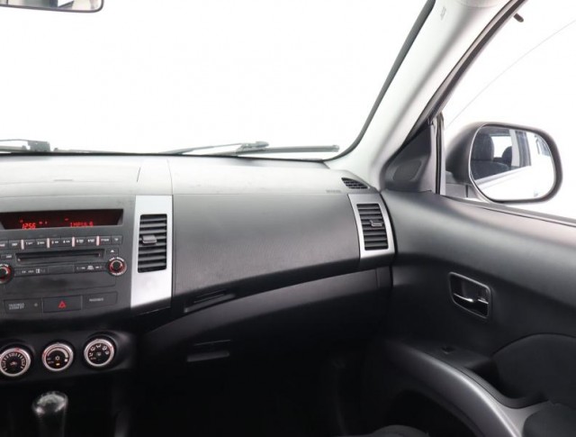 Mitsubishi Outlander  2.4 MIVEC 