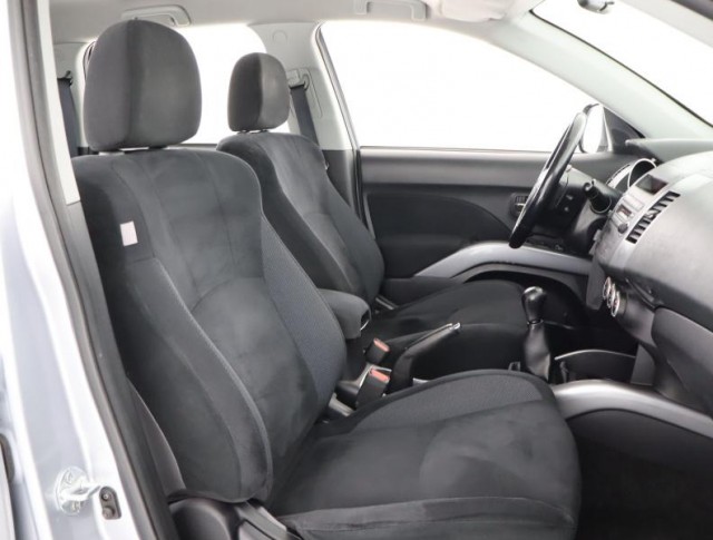 Mitsubishi Outlander  2.4 MIVEC 
