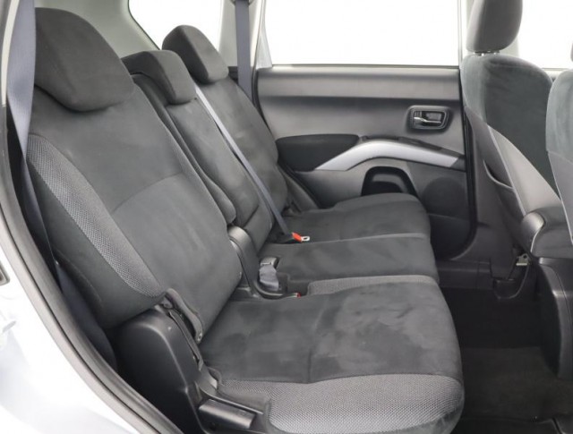 Mitsubishi Outlander  2.4 MIVEC 