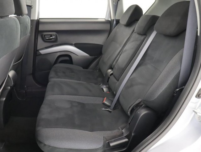 Mitsubishi Outlander  2.4 MIVEC 