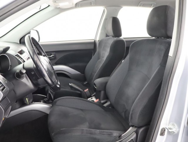 Mitsubishi Outlander  2.4 MIVEC 