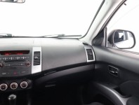 Mitsubishi Outlander  2.4 MIVEC 