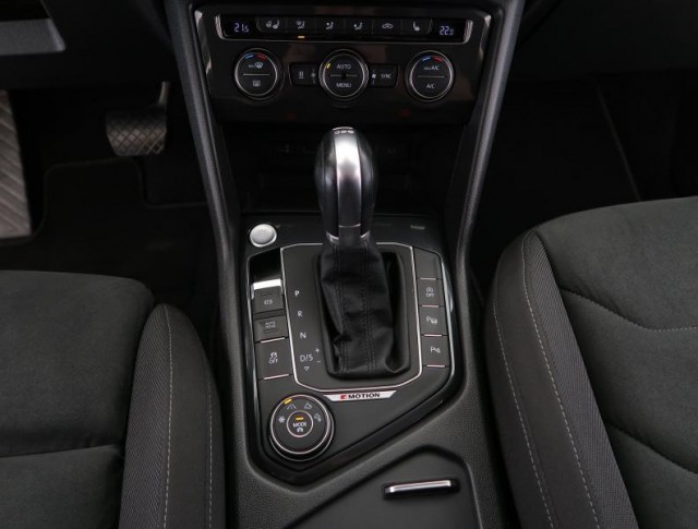 Volkswagen Tiguan  2.0 TSI R-Line