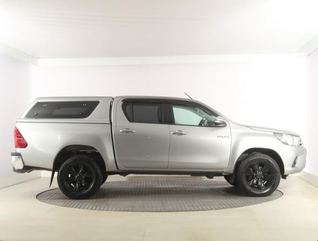 Toyota Hilux  2.4 D-4D 