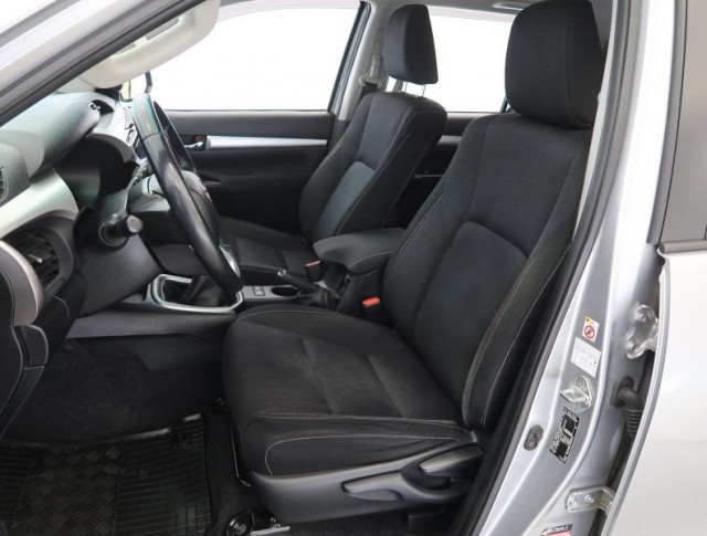 Toyota Hilux  2.4 D-4D 