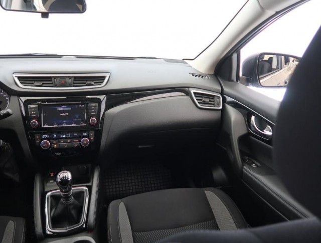 Nissan Qashqai  1.3 DIG-T 