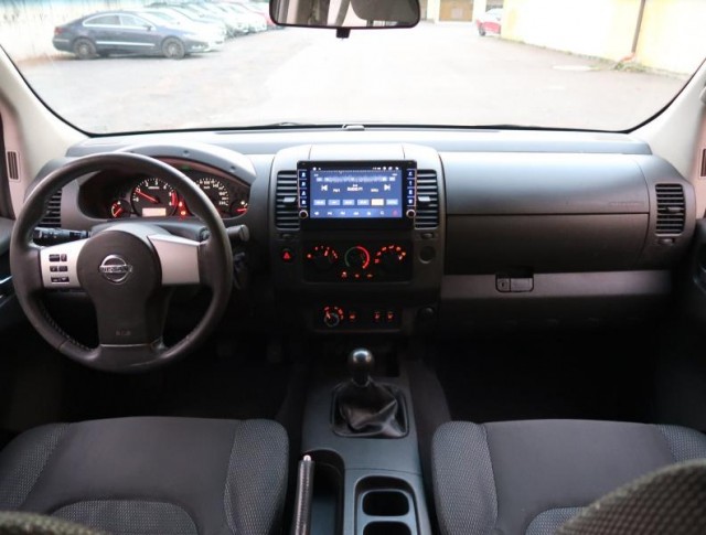 Nissan Navara  2.5 D 