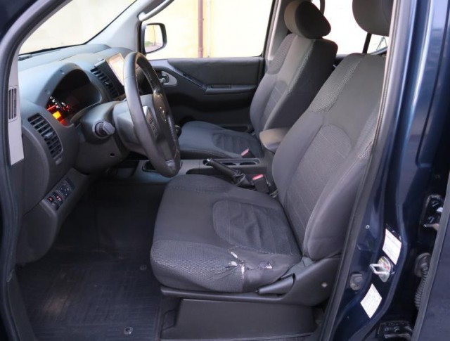 Nissan Navara  2.5 D 
