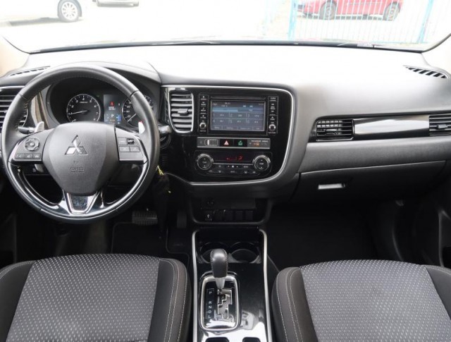 Mitsubishi Outlander  2.0 