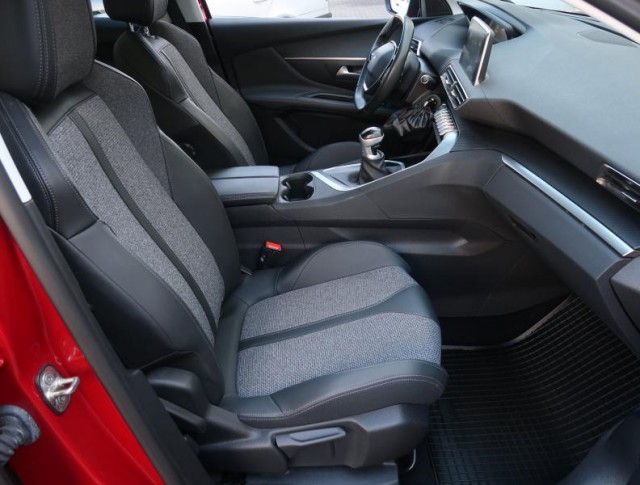 Peugeot 3008  1.2 PureTech Allure