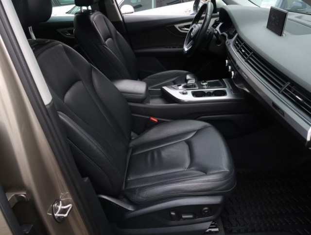Audi Q7  3.0 TDI 