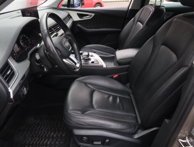 Audi Q7  3.0 TDI 