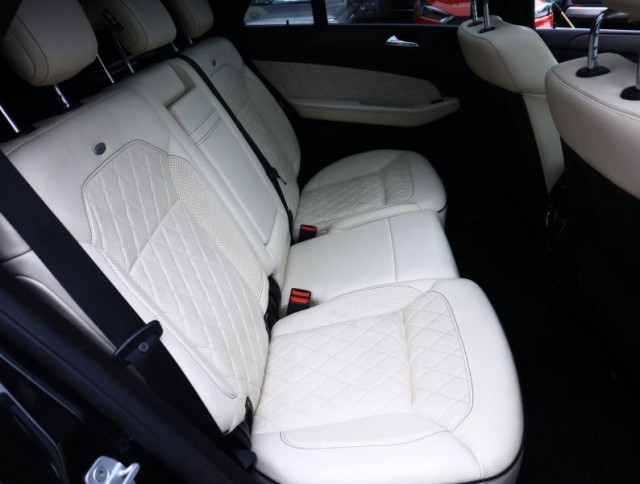Mercedes-Benz ML  ML 350 BlueTEC Edition 1