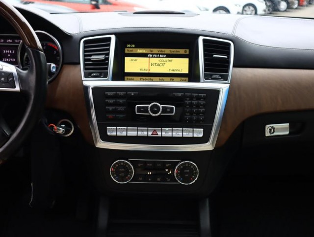 Mercedes-Benz ML  ML 350 BlueTEC Edition 1