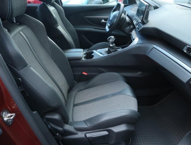 Peugeot 5008  PureTech 130 