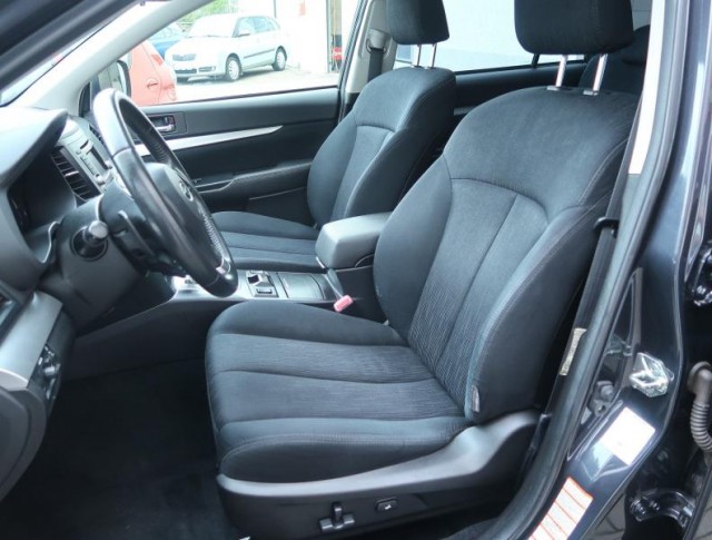 Subaru Outback  2.5 i 